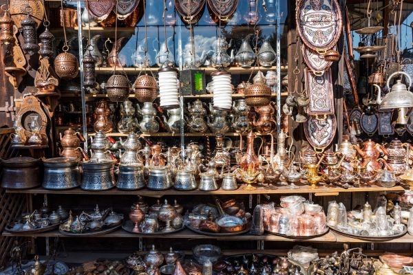 -decoracion-Zoco-Souk-Seffarine-(caldereros)